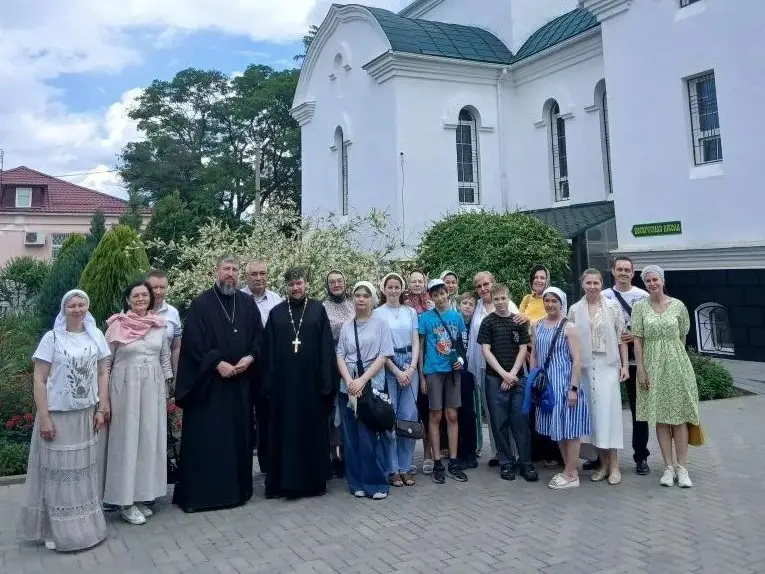 Общее фото паломников
